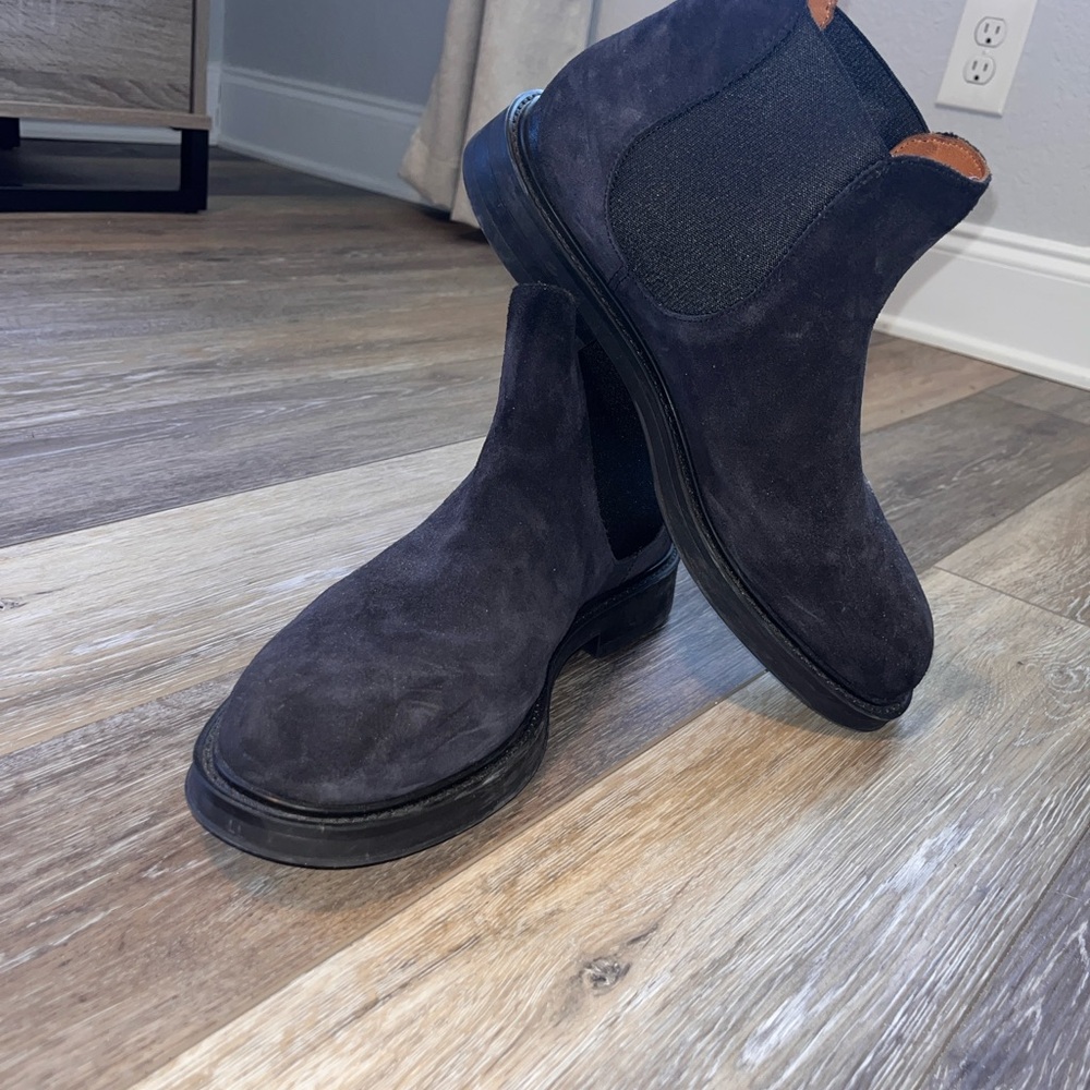 Black Chukka Boots with Minimalist Design
